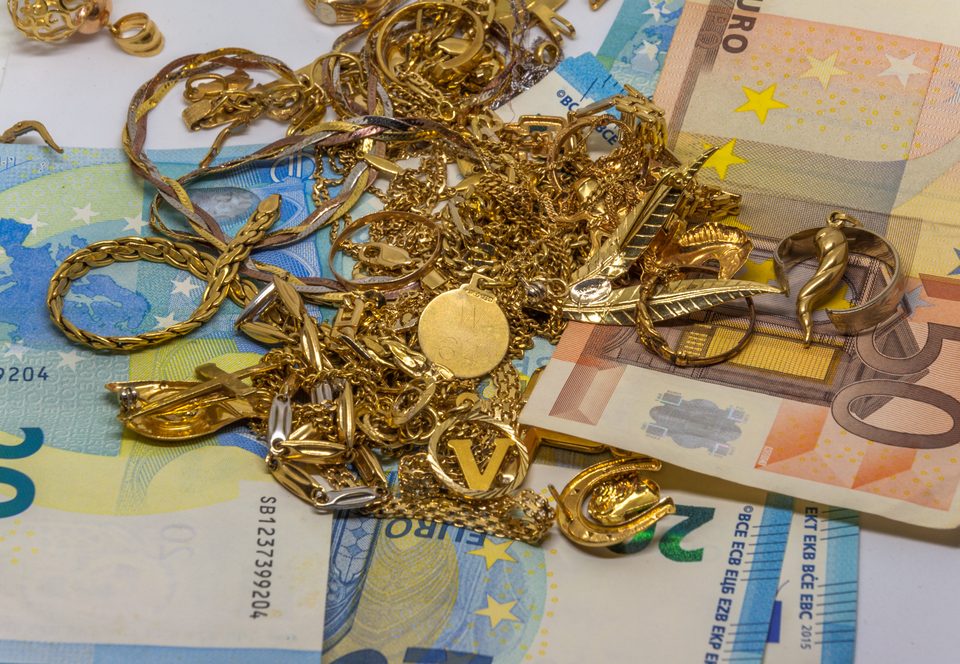 Used gold and euro bills